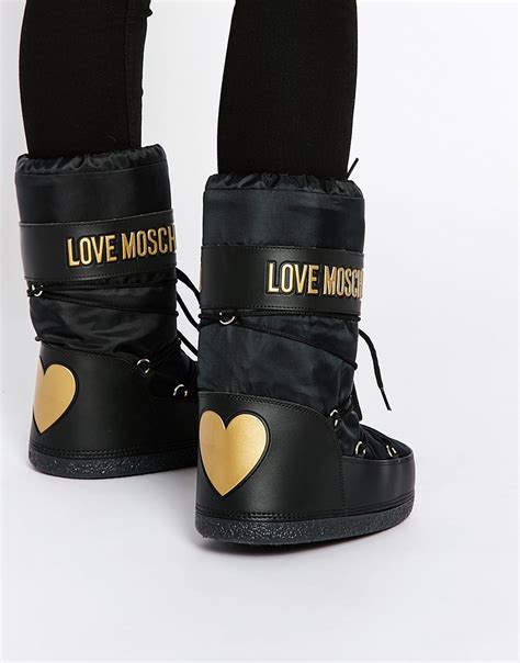 love moschino snow boots.